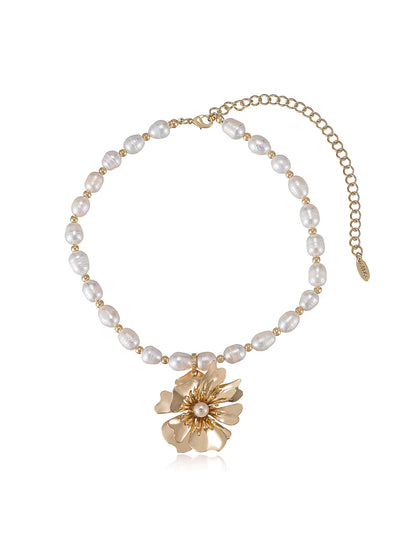 Ettika: Golden Petals and Pearl 18k Gold Plated Necklace (N2982.PRL.G)