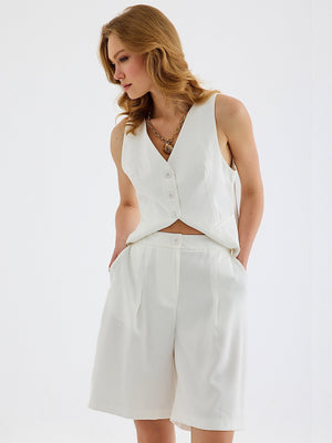 Monlicia Vera Shorts in White (MSS26-SH-VER-100)