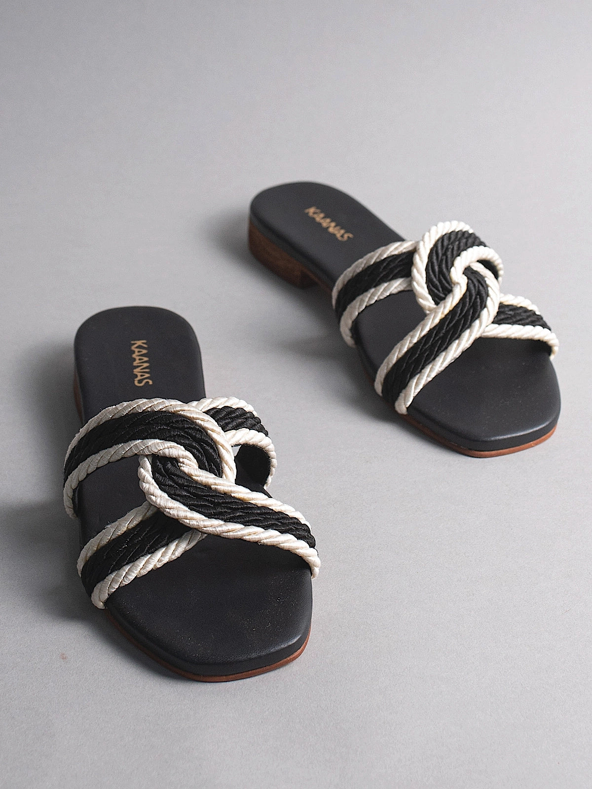 Kaanas: Olas Corded Infinity Sandal (S00186R-OLAS-BWH)
