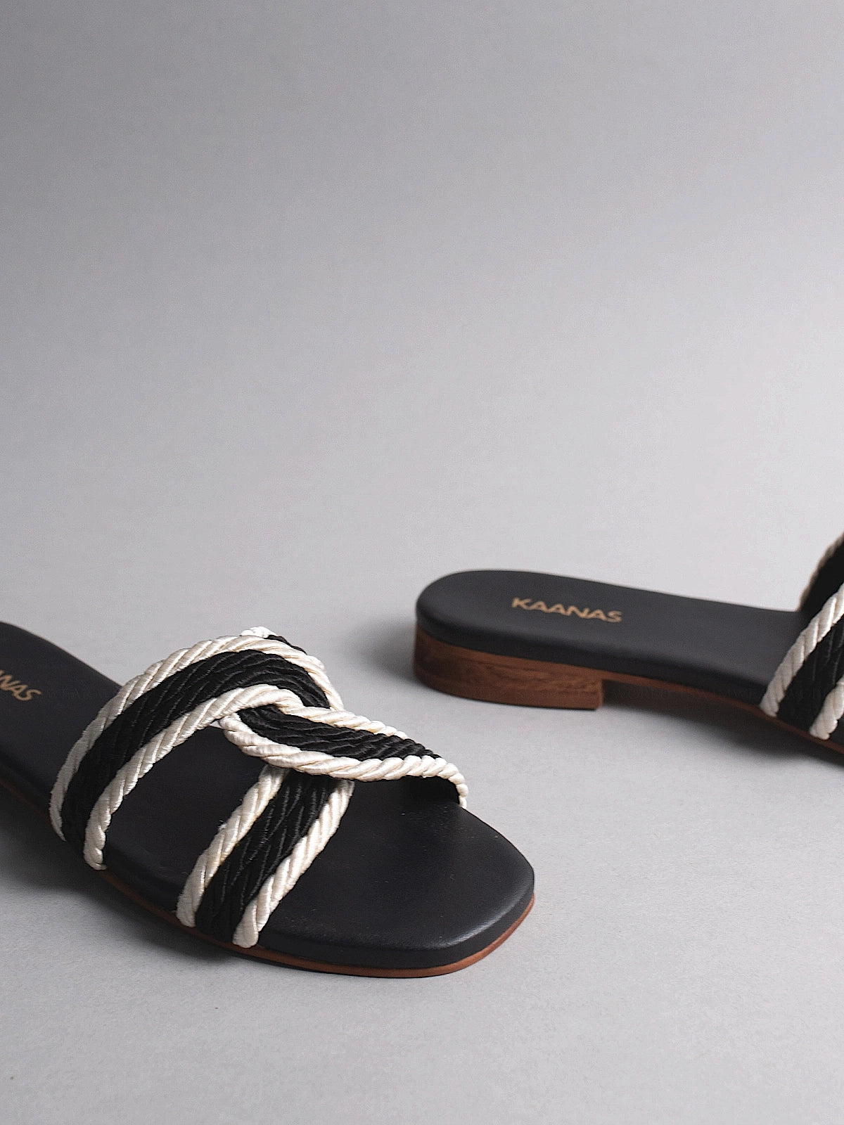 Kaanas: Olas Corded Infinity Sandal (S00186R-OLAS-BWH)