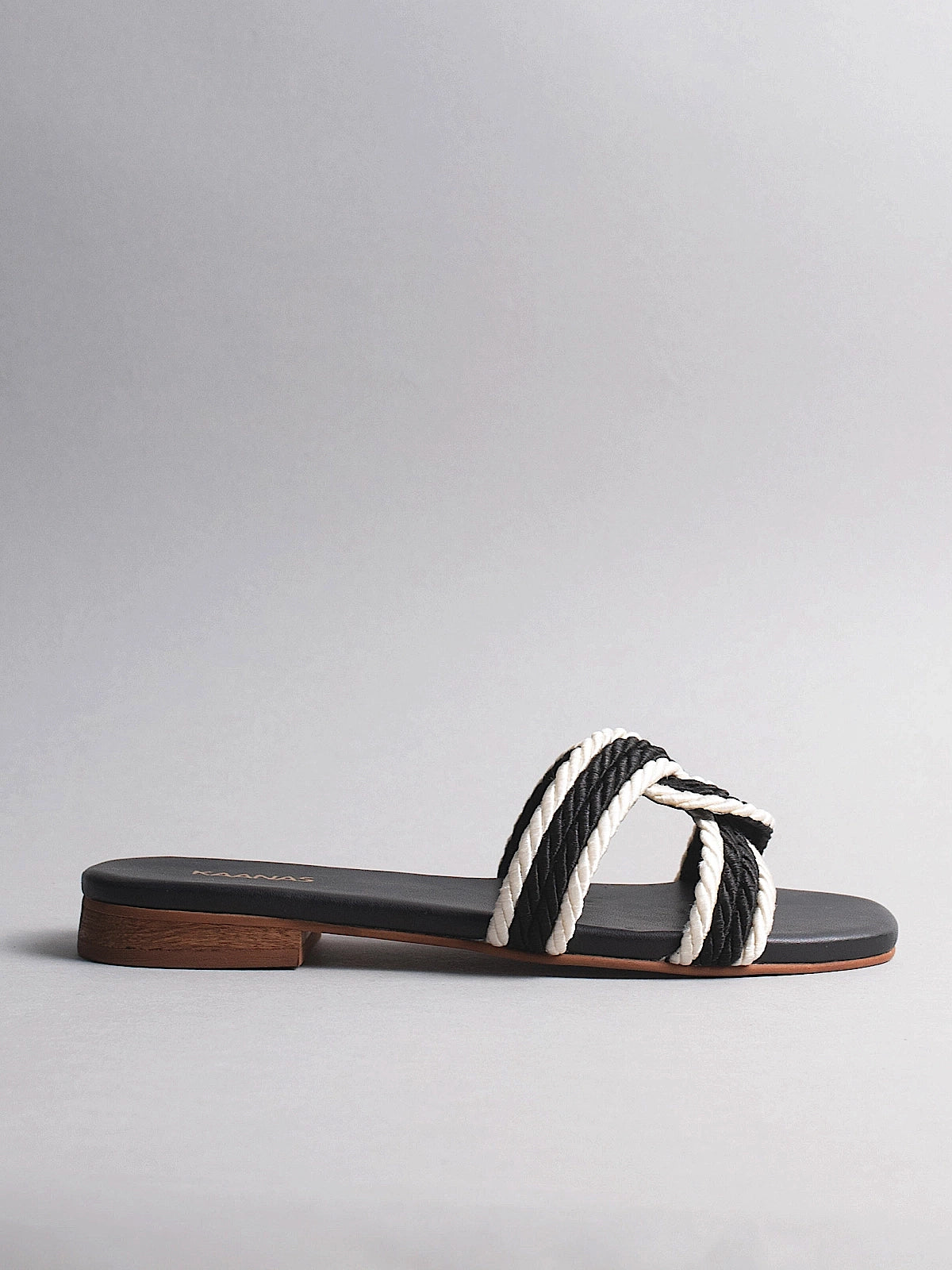 Kaanas: Olas Corded Infinity Sandal (S00186R-OLAS-BWH)
