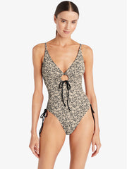 Robin Piccone: Aubrey V-neck One Piece (220313-BKI)