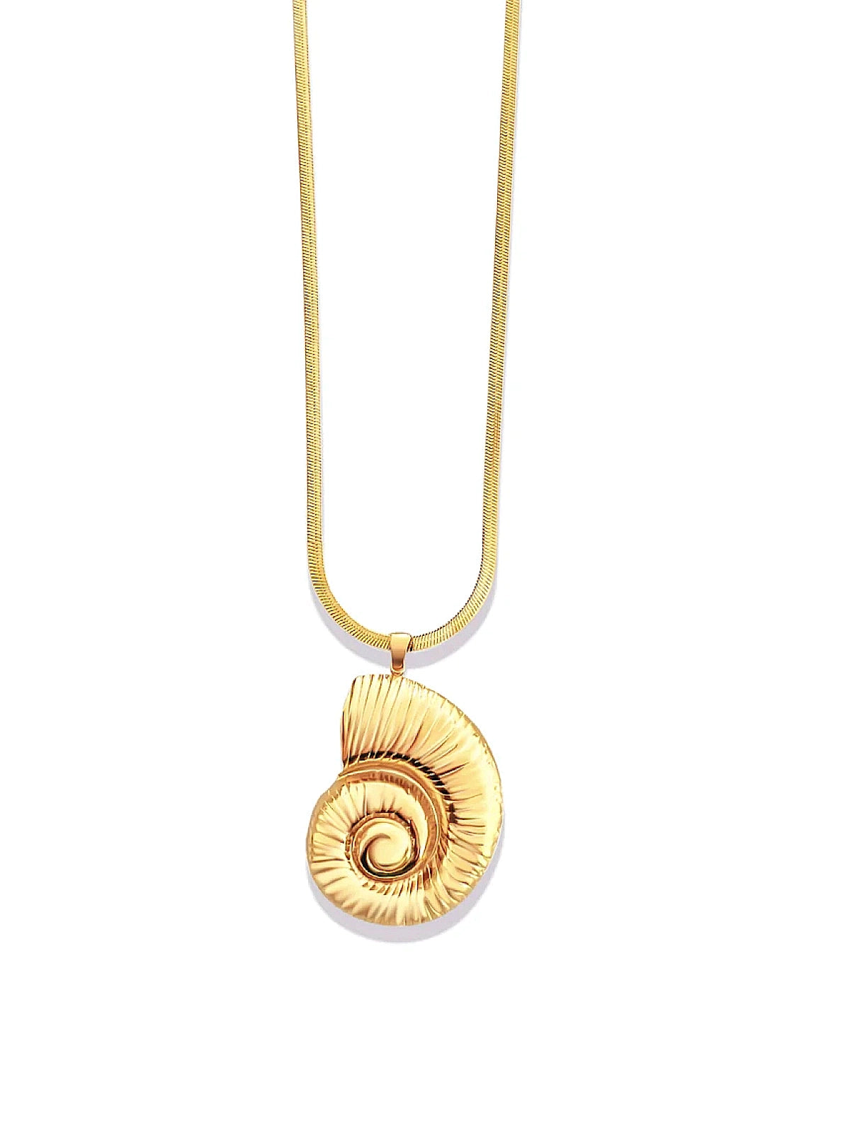 Ellie Vail: Vittoria Oversized Shell Necklace (499-GLD)