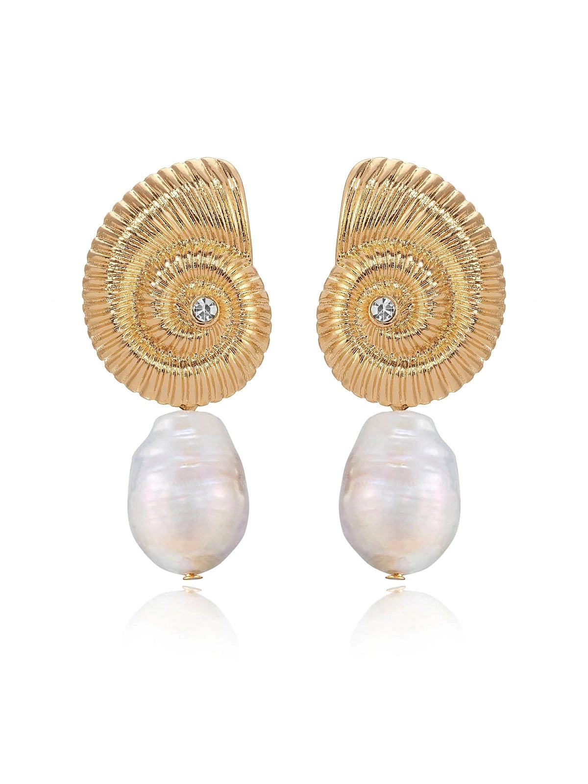 Ettika: Nautilus Shell Freshwater Pearl Earrings (E4846.PRL.G)