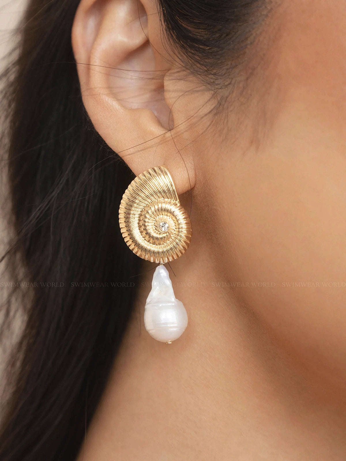 Ettika: Nautilus Shell Freshwater Pearl Earrings (E4846.PRL.G)