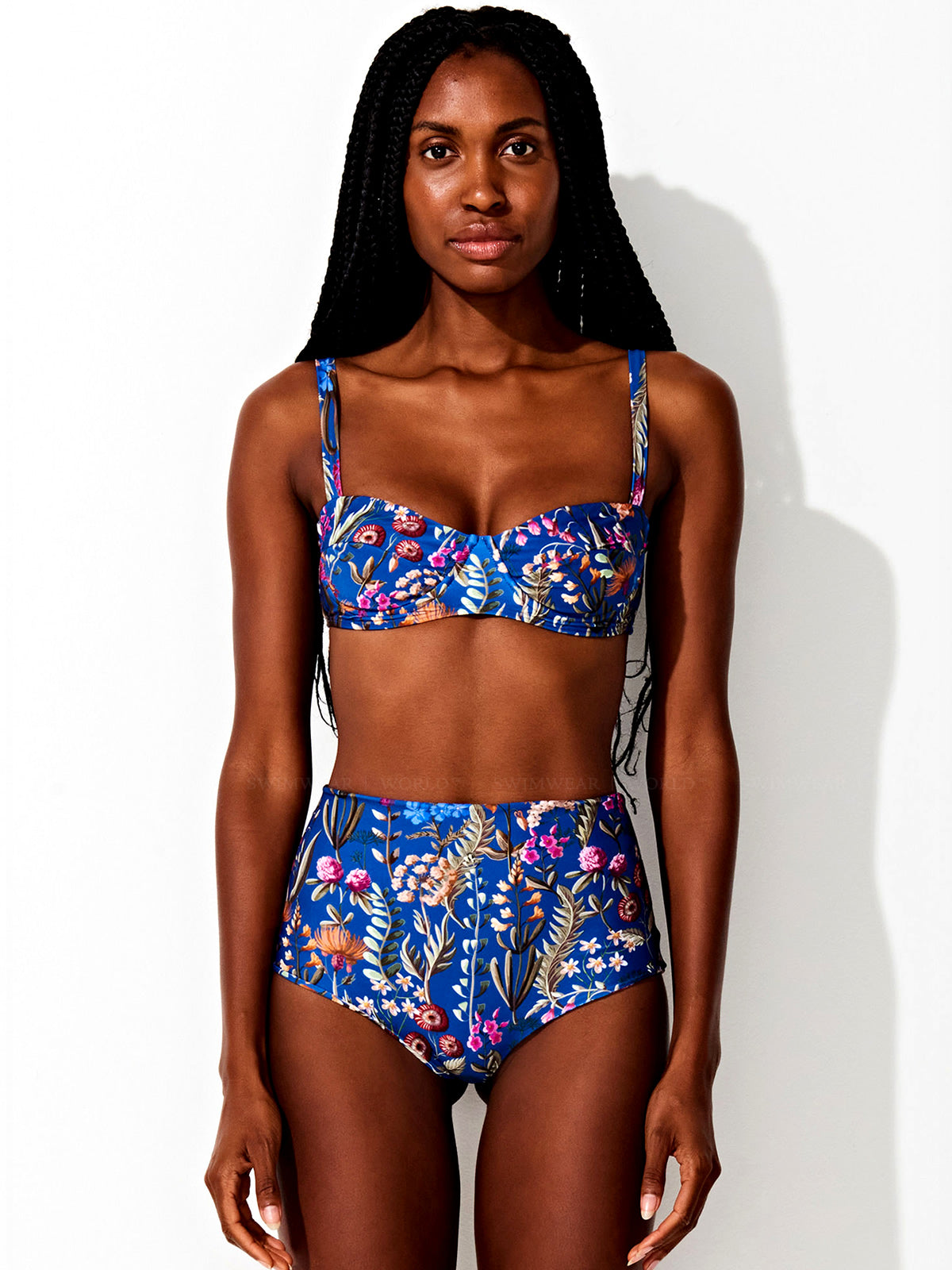 Nina Half Cup Reversible Hot Pant